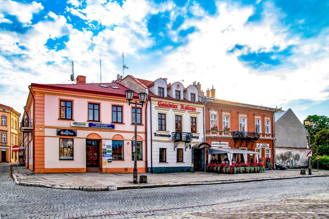 Gosciniec Asticus Bed and Breakfast Jarosław Eksteriør billede